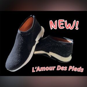 L'Amour Des Pieds Women's Black Slip-On Athletic Sneakers